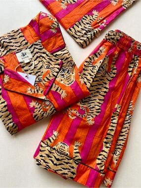 NWT L Pink and Orange Tiger Striped Cotton Pajama Set + Matching Storage Bag
